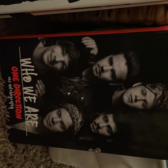 2 One Direction Autobiographies - Picture 3 of 5